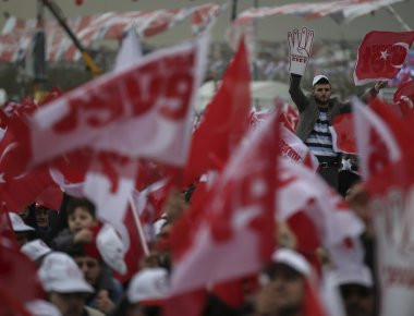 «Εvet» ή «Hayir»; - Η Τουρκία αποφασίζει για το αν θα μετατραπεί σε «απολυταρχική δημοκρατία»